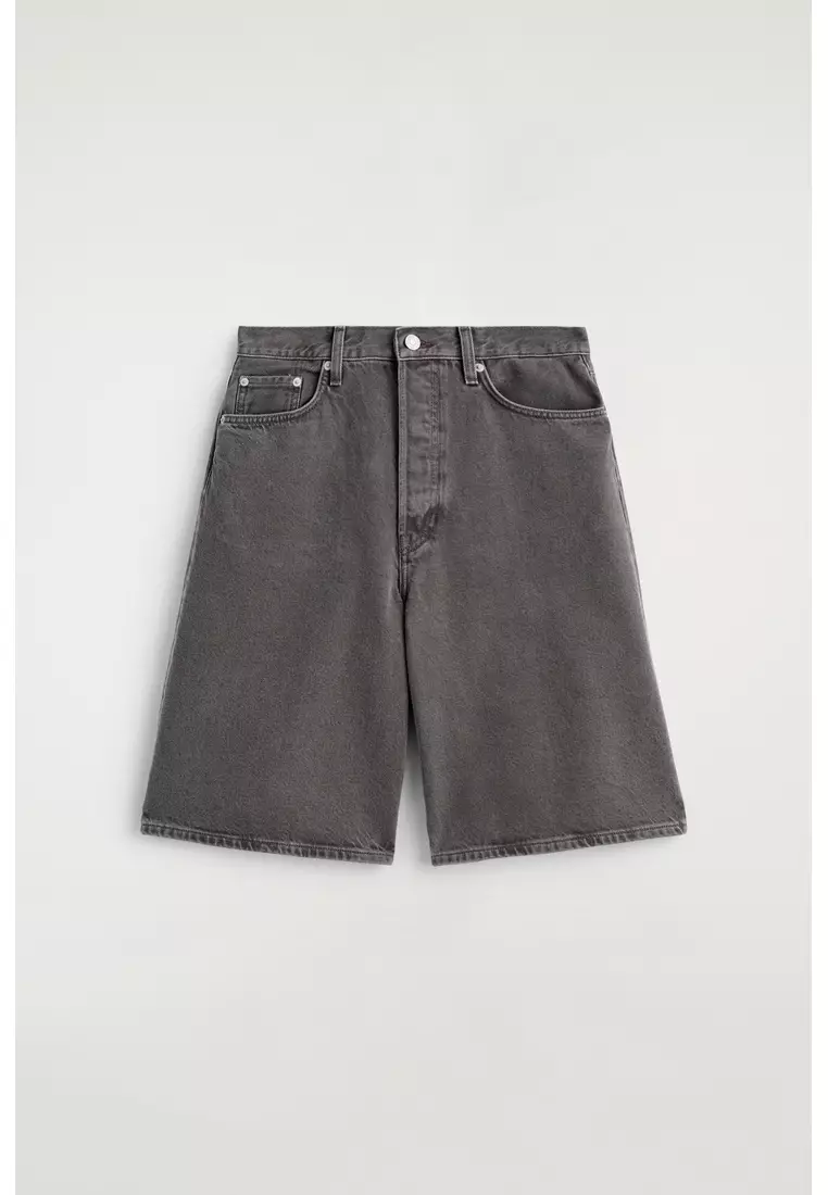 KNEE-LENGTH DENIM SHORTS