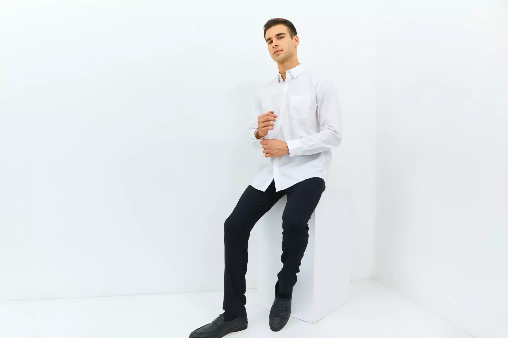 Jobb Doric Kemeja Pria Lengan Panjang Regular Fit Putih