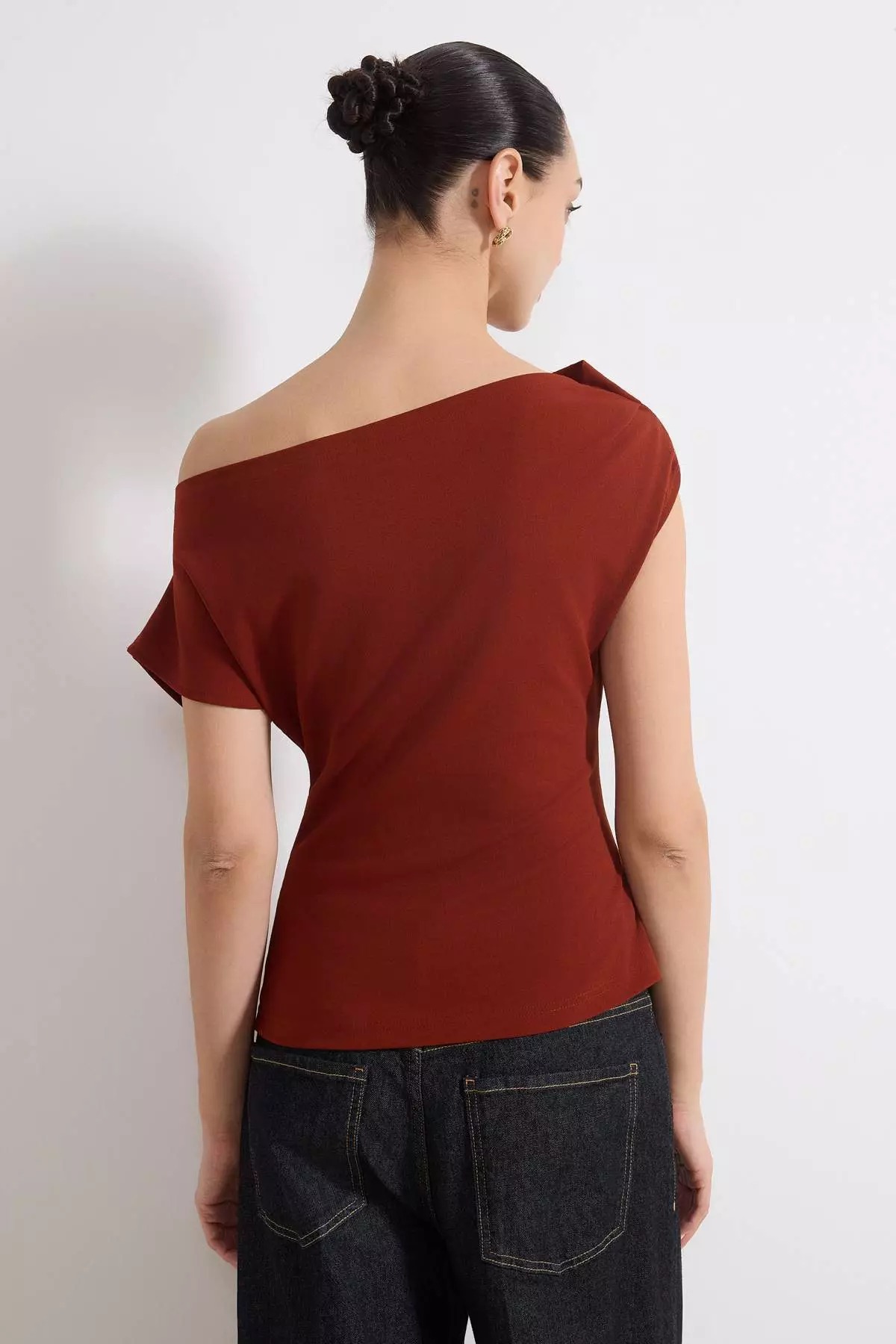 Cinnamon Shirring/Drape Detail Flowy Asymmetrical Neckline Knitted Blouse Twoss25Bz24