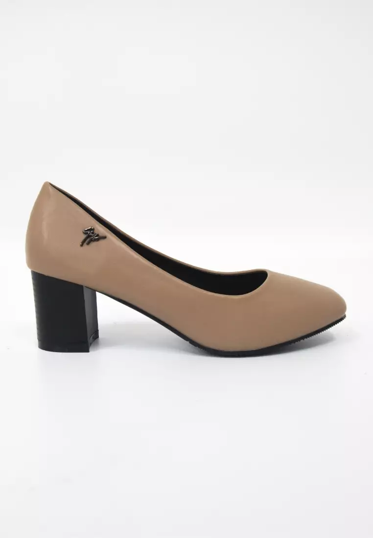 Khaki hot sale court heels