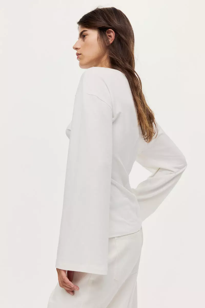 Long-sleeved top
