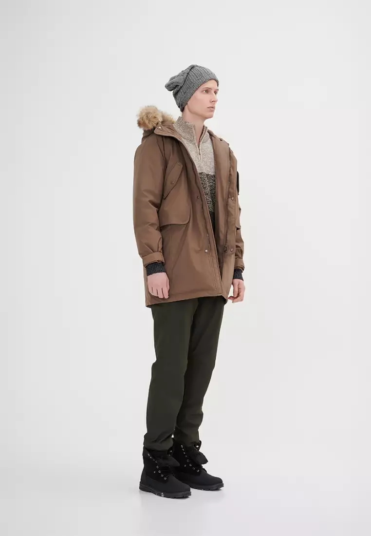Men's Down Jacket Topped With A Luxurious Fur-Lined Hood