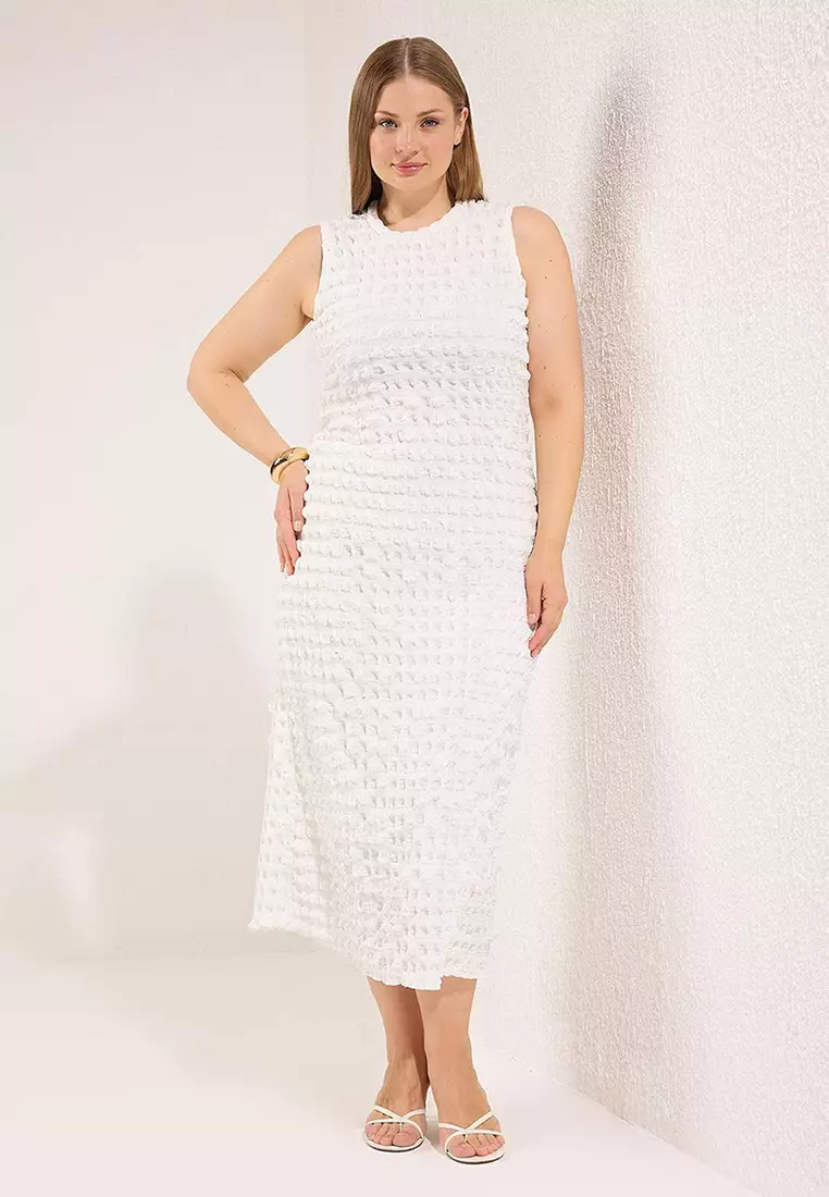 White Solid Textured A-Line/Bell Form Crew Neck Textured Maxi Dress Tbbss25Ah00238