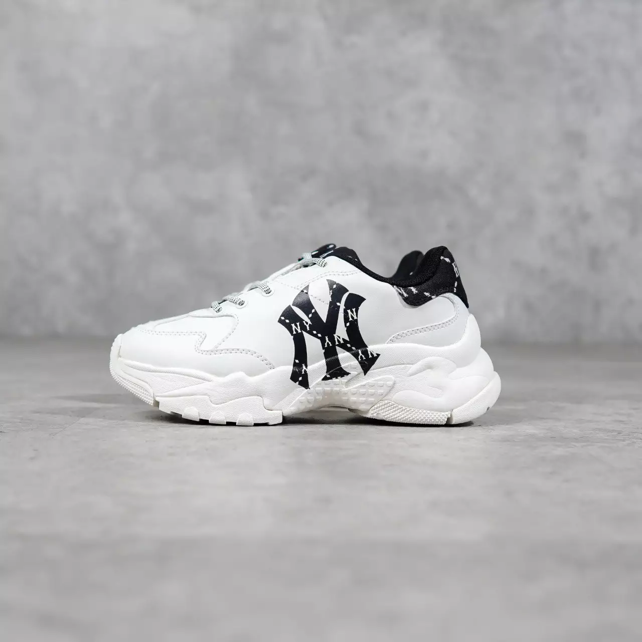 Sepatu MLB NY MONOGRAM LOGO SIDE BLACK IVORY WHITE RYTON SNEAKER 100% ORIGINAL