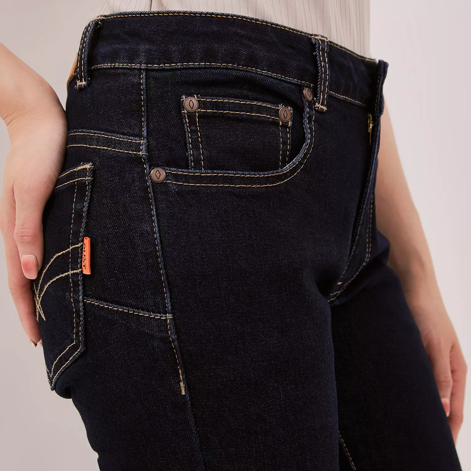 DUST Celana Mid Rise Bootcut Jeans Medium Dark Blue (D. 31308)