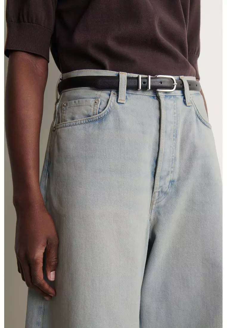 KNEE-LENGTH DENIM SHORTS