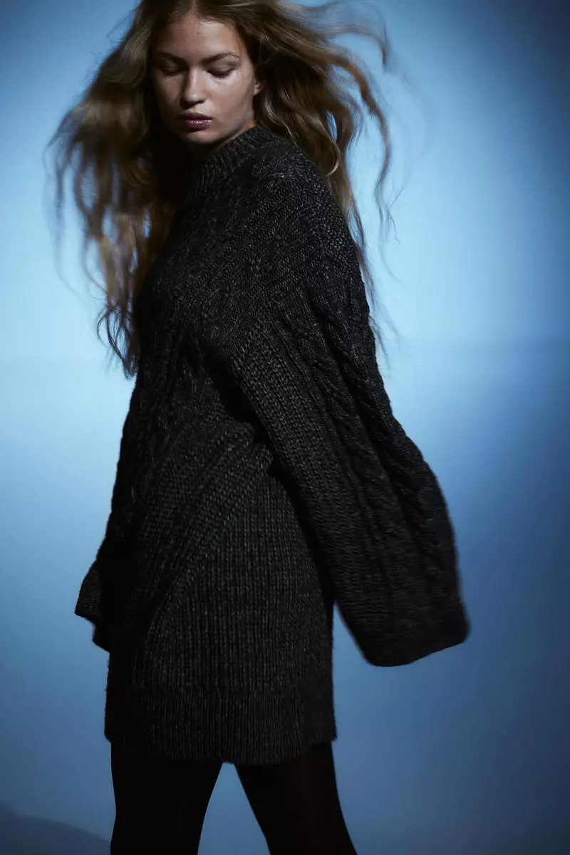 Oversized cable-knit jumper