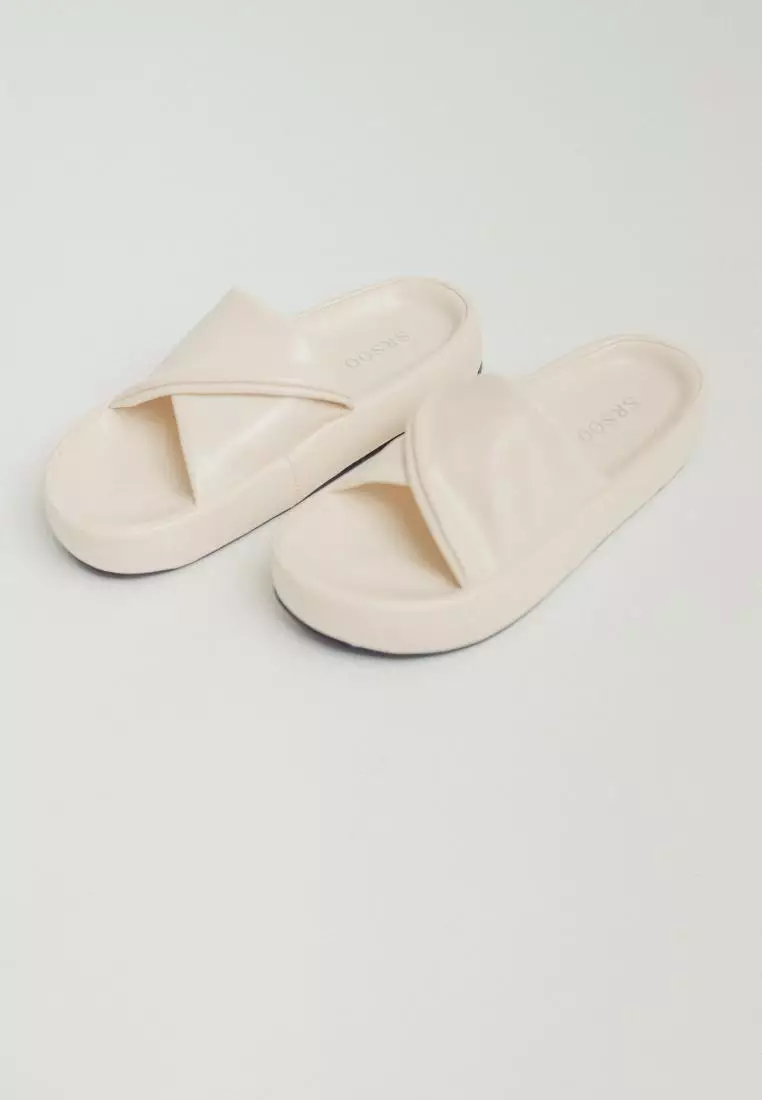 Discount on Love, Ara  shoes - SKU: Cream Faux Leather Classic Slides