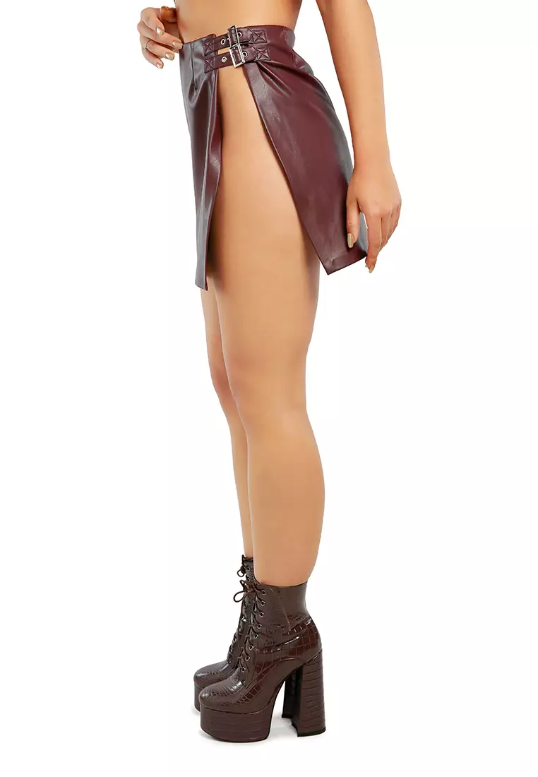 Rok Celah dengan Pengikat Pin Buckle Warna Coklat