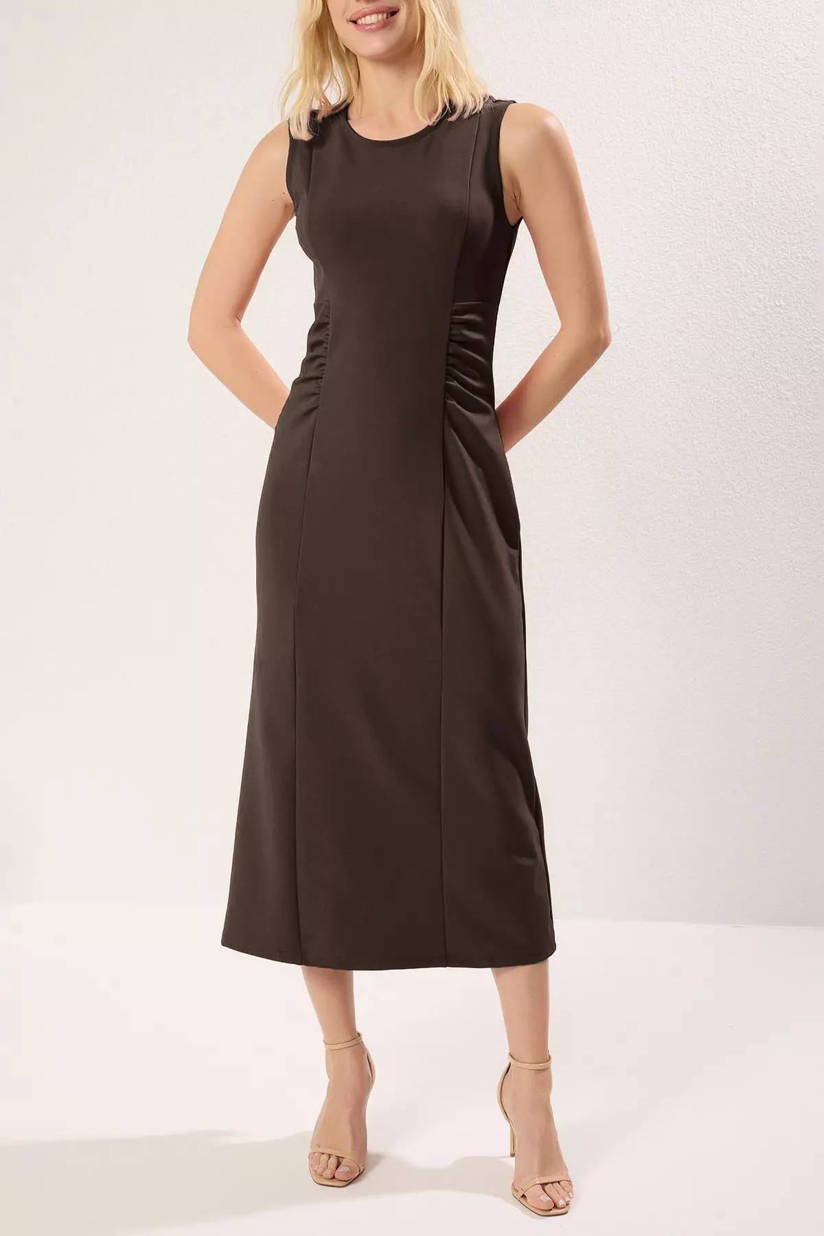 Vestido Mujer Trendyol - Maxi, Cuerpo Ceñido, Cuello En V, Manga Larga, Tejido De Punto, Color Marrón, Ideal Para Ocasiones Elegantes