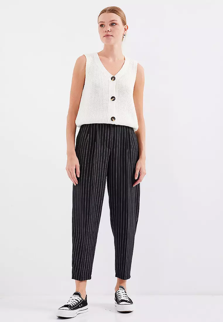 Buttoned Short Knitwear Vest Ecru