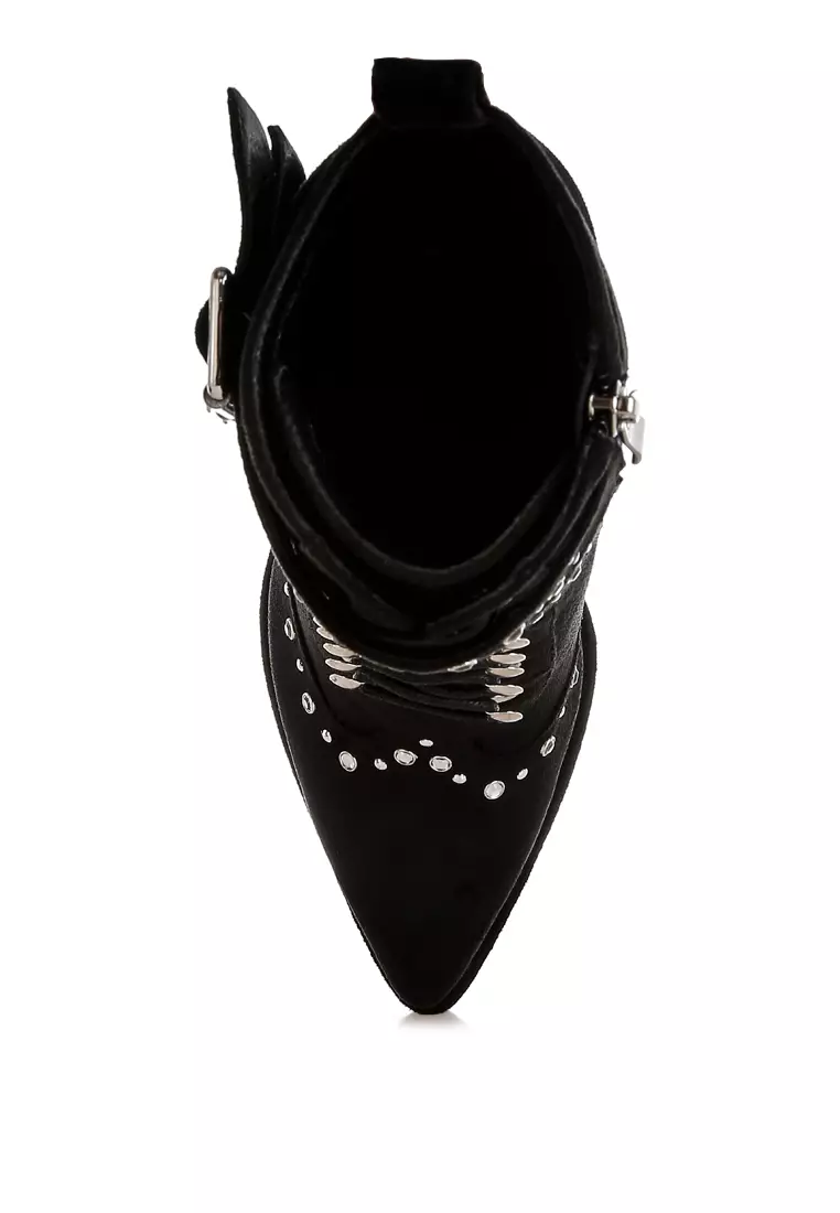 Sepatu bot bertali detail tali kekang warna hitam