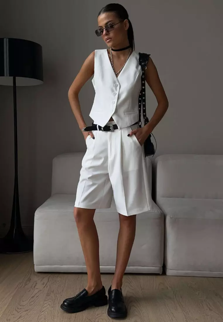 Summer retro fashion V-neck single-breasted vest + straight suit shorts suit K052701W