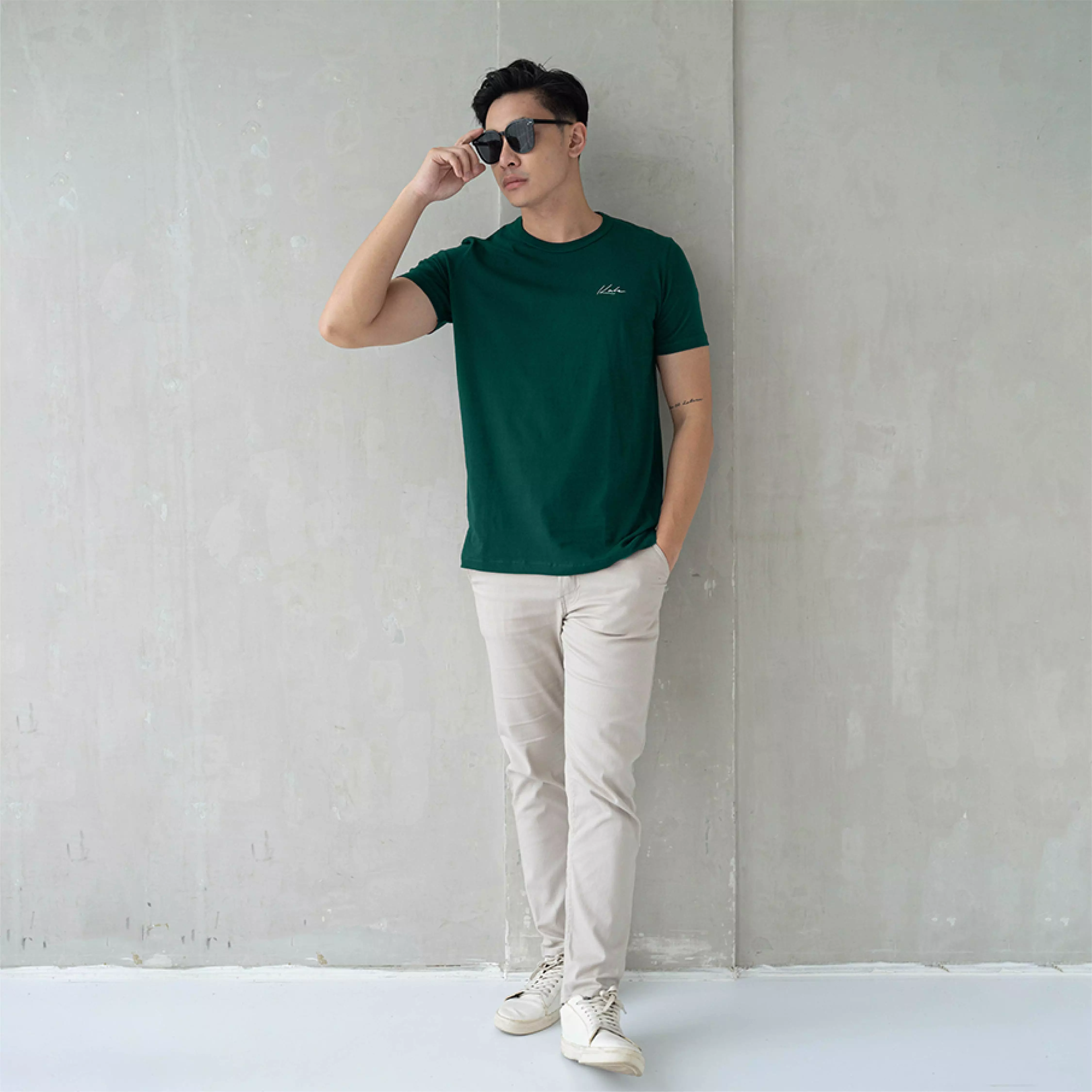 Kale Axelo Bottle Green / Kaos Lengan Pendek Pria / Kaos Unisex