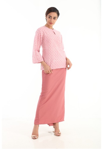 Kurung Kedah Batik Moden from Amar Amran in Pink