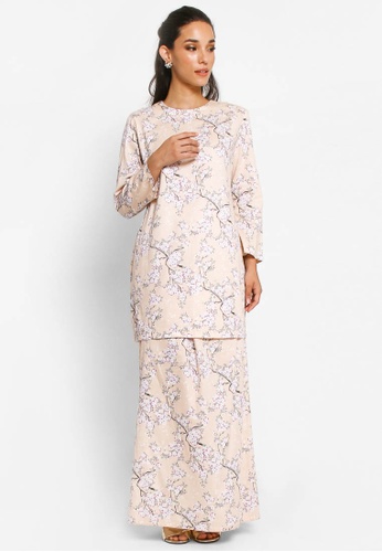 Kurung Angelina D-05 from BETTY HARDY in Multi