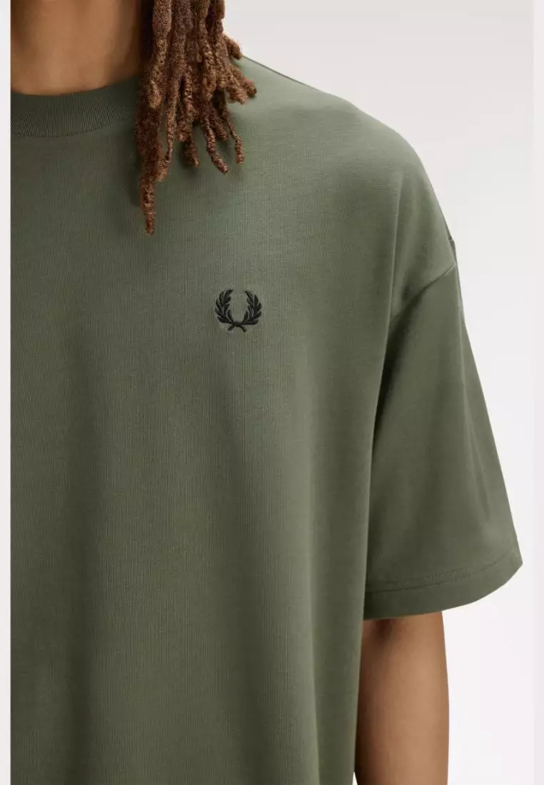 Fred Perry M2478 Back Print Vertical Graphic T-Shirt (Laurel Wreath Green)