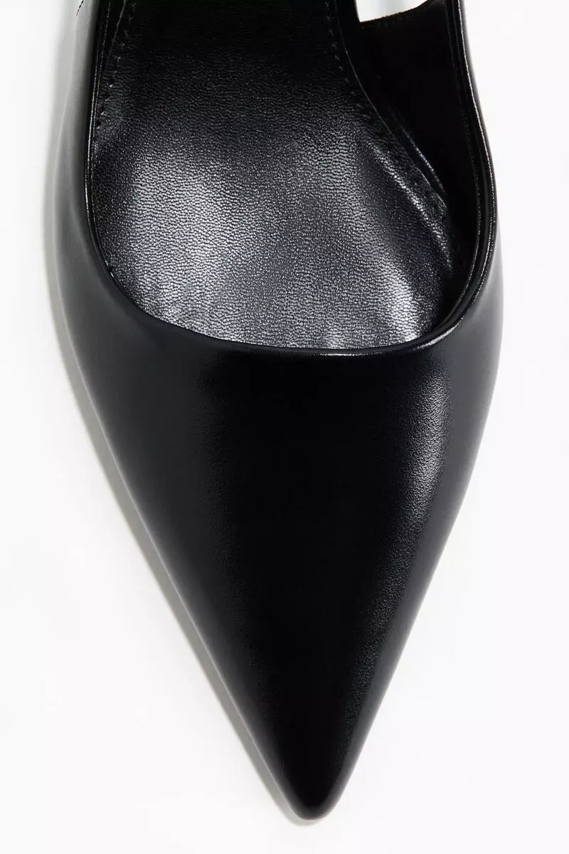 Kitten-heeled slingbacks