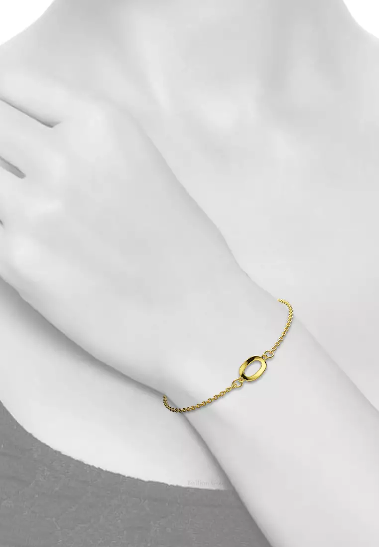 Bold Alphabet Letter Initial Charm Bracelet in Gold Tone - O