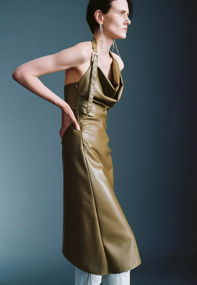 UR冬季新款女装摩登气质褶皱露背挂脖连衣裙UWJ740068