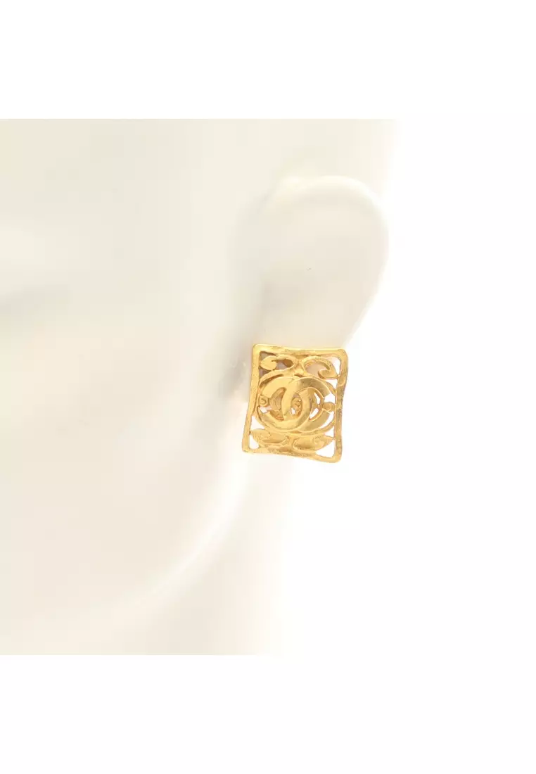 Pre-Loved Chanel coco mark earrings GP gold 95A