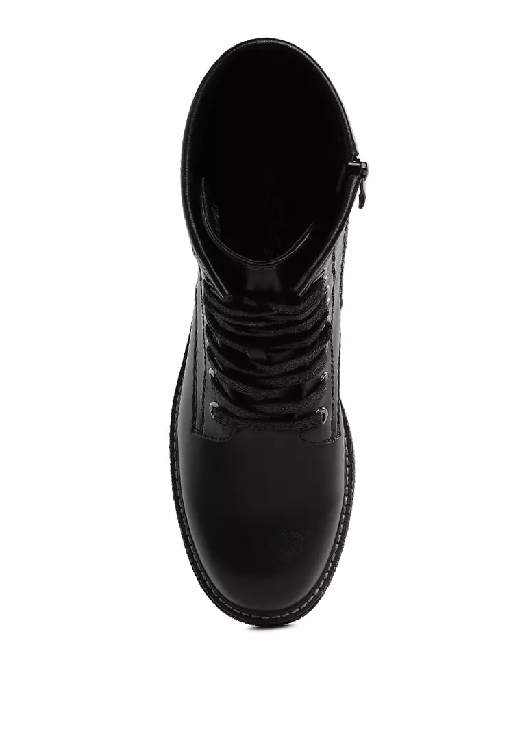 Sepatu Bot Renda Tekstur Metalik dalam Warna Hitam