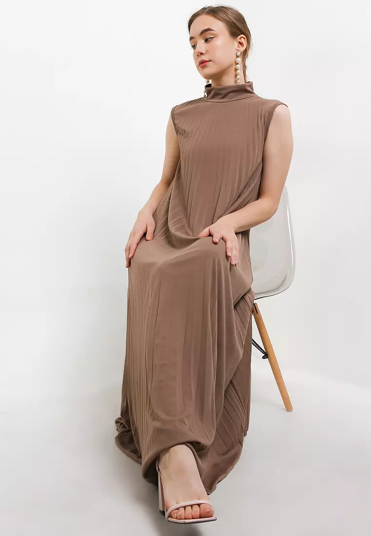 Highcollar  Pleated Sleeveless Long Dress