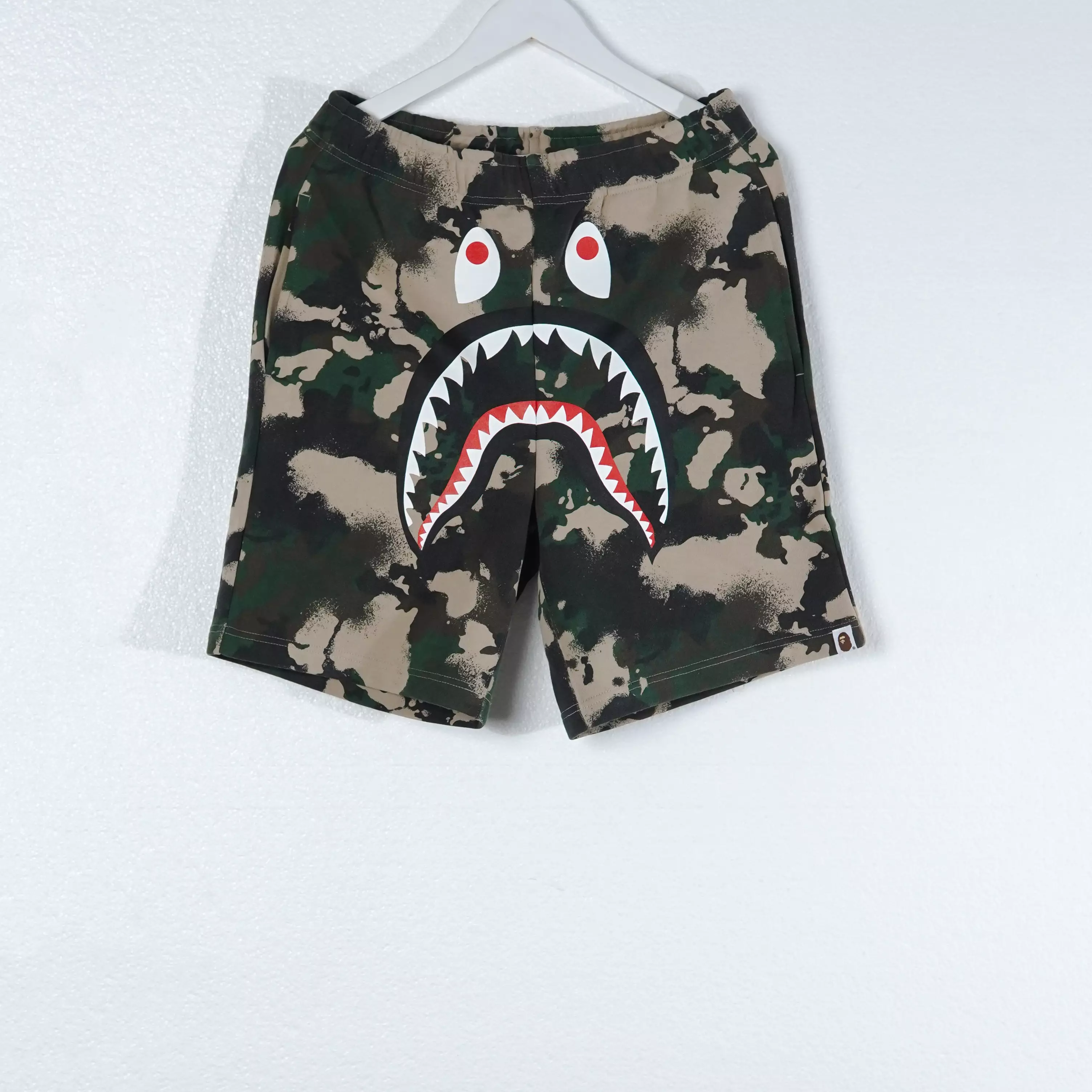 Celana BAPE SHARK TIE DYE CAMO SPRAY DESSERT BEIGE SHORT PANTS 100% ORIGINAL