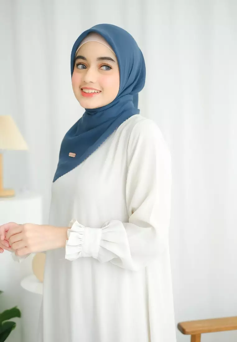 Hijab Segi 4 Voal Sajida Navy