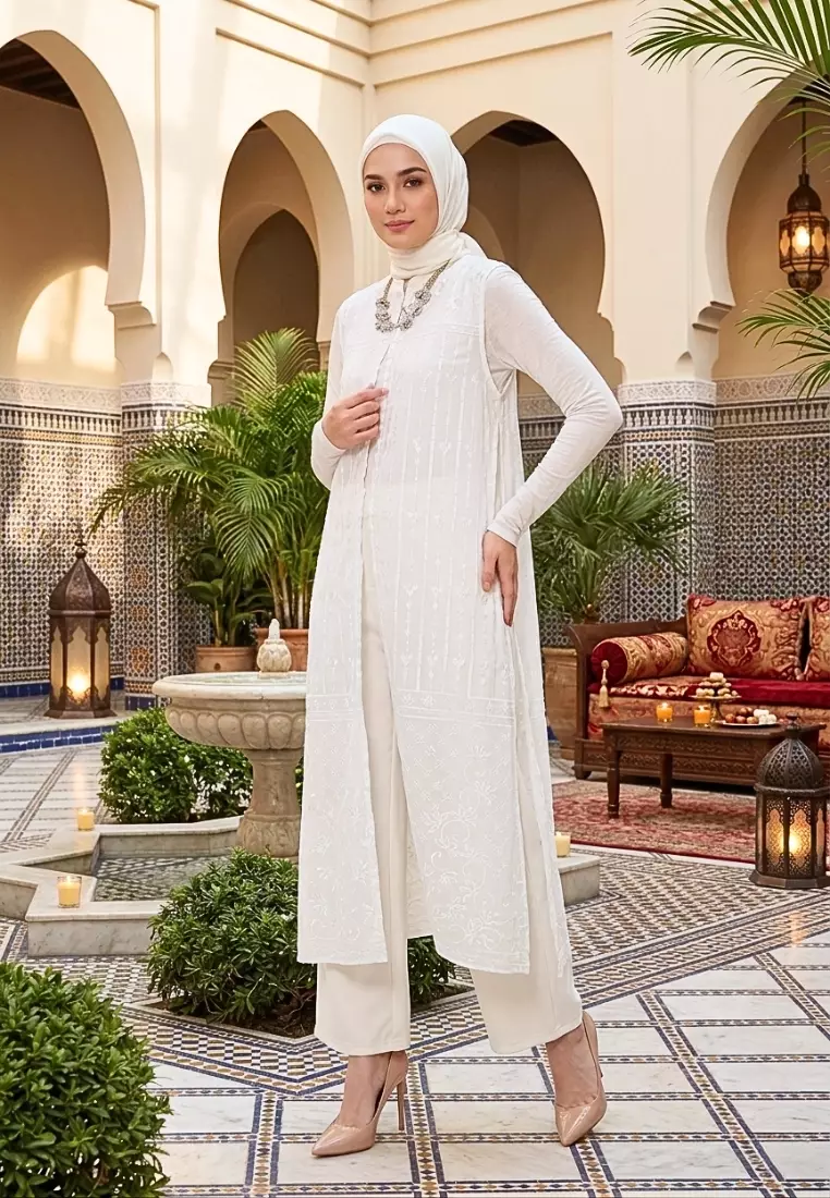 Broakat Outer With Inner In Broken White By Brilliant Girl Warna PUTIH