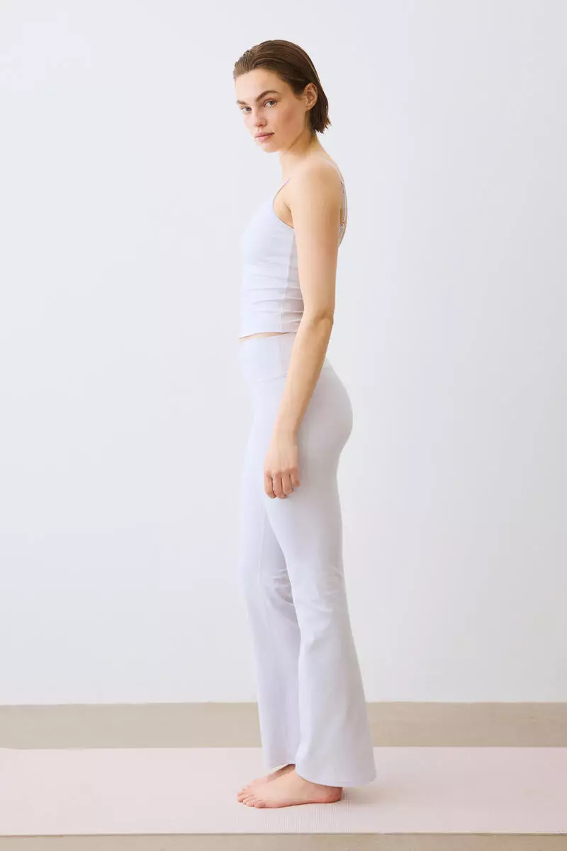Flared Yoga leggings with SoftMove™