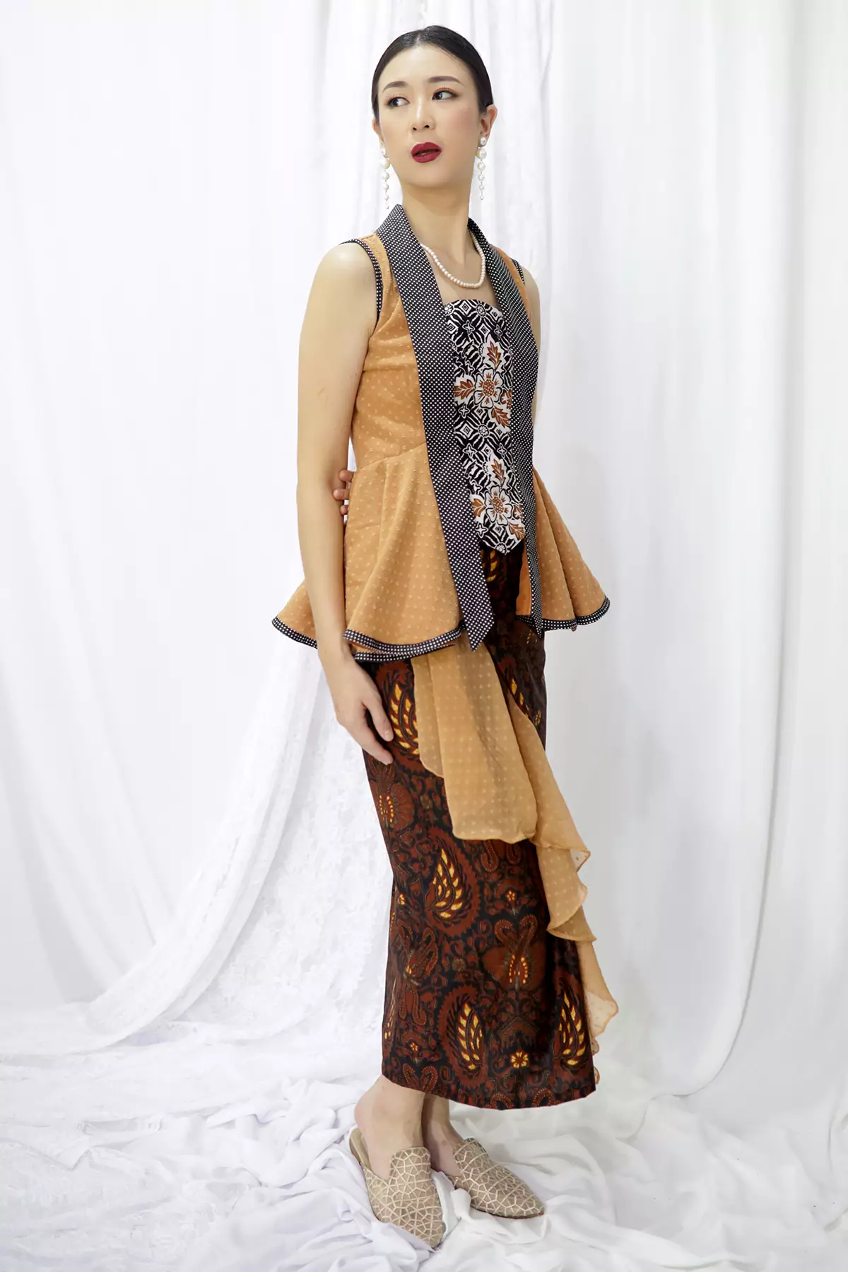 Asmara Juwita Kembang Ayu Cokelat Kebaya Batik