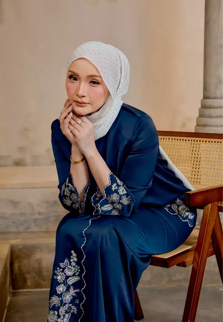 Suri Luxe Embroidery Baju Kurung Kedah Satin with Skirt Belah Selisih