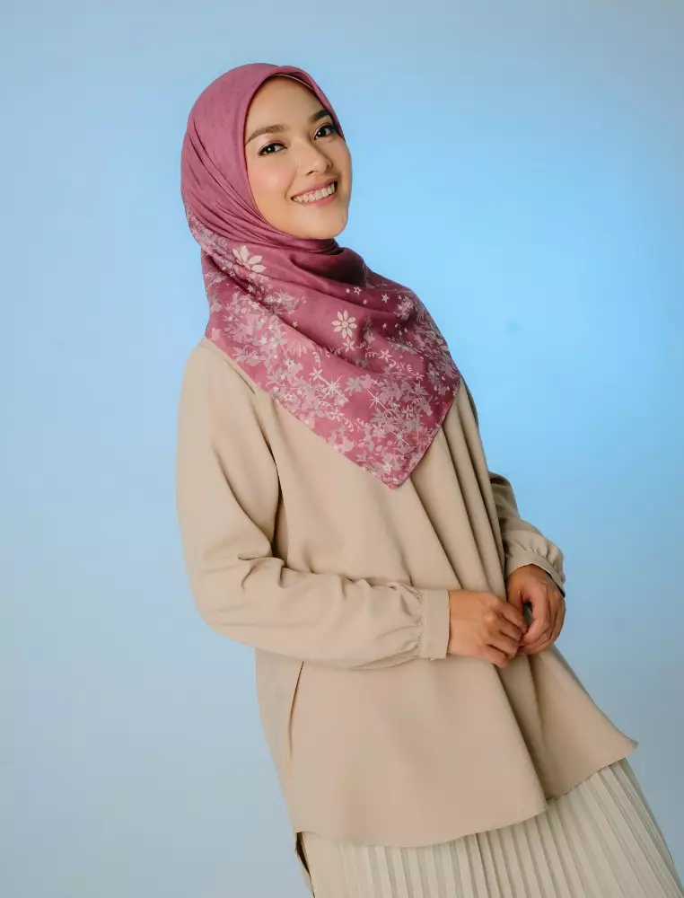 ZANIAH Scarf Tropical Pink - Kerudung Hijab Segiempat Motif With Pouch Ziplock - Bahan Poly Fine - Ukuran 110x110