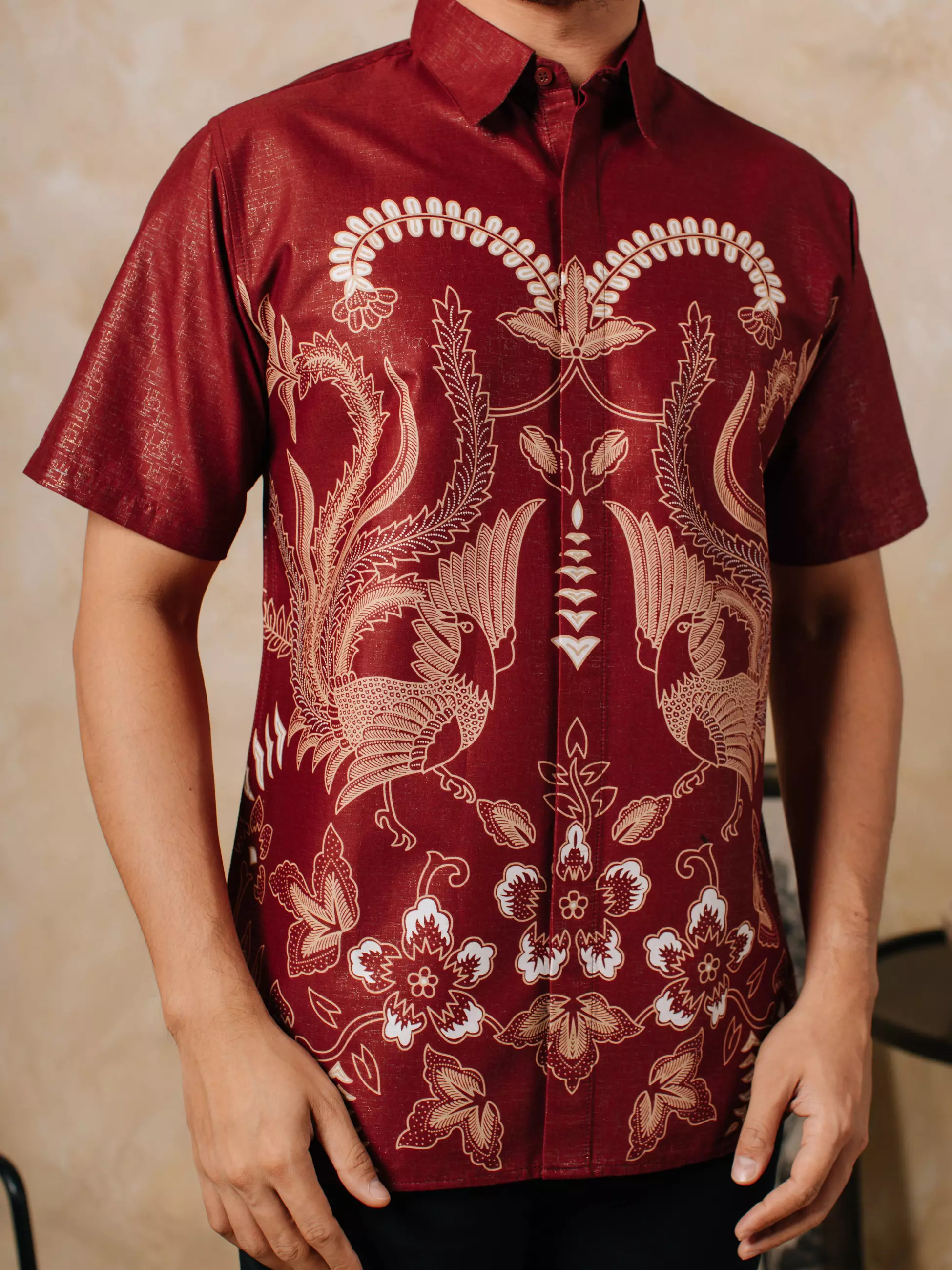 Avana by Adyatma Aria Maroon Kemeja Batik Slim Fit Tricot Pria Katun Foil