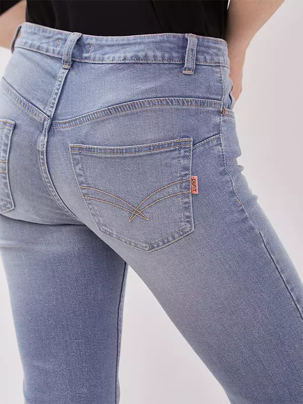 DUST Celana Cropped Cutbray Jeans Ranaya Medium Light Blue Comfease (D.3827)