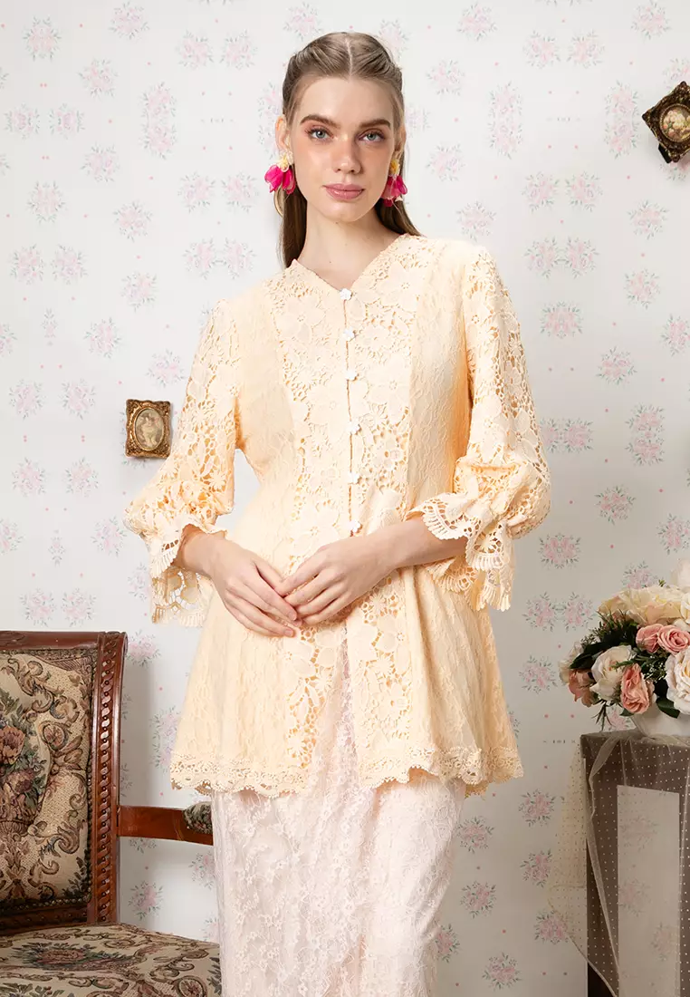NAQILA LACE TOP