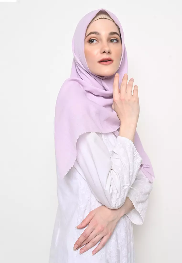 Hijab Segi 4 Lasercut Voal Gucci Lilac