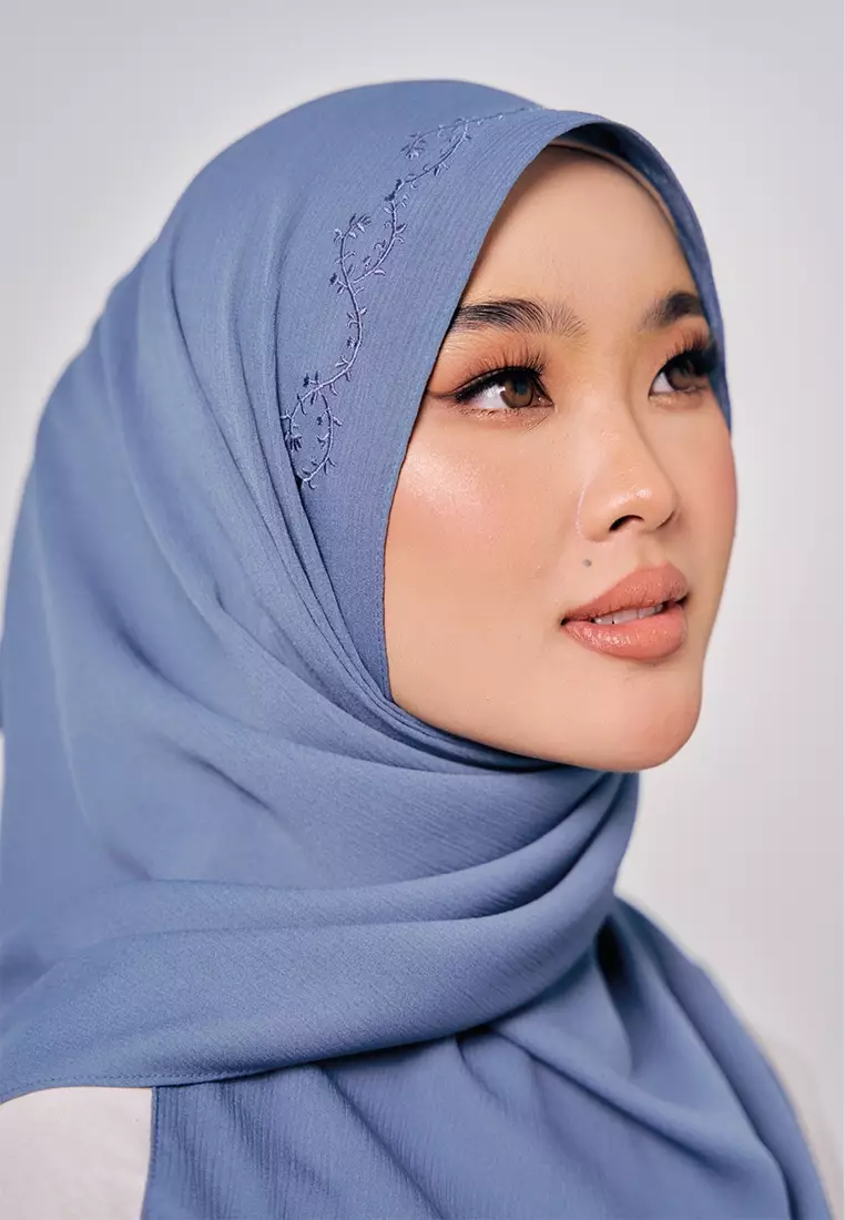 Sulam Mekar Ironless Chiffon Triangle Bawal in Dusty Blue