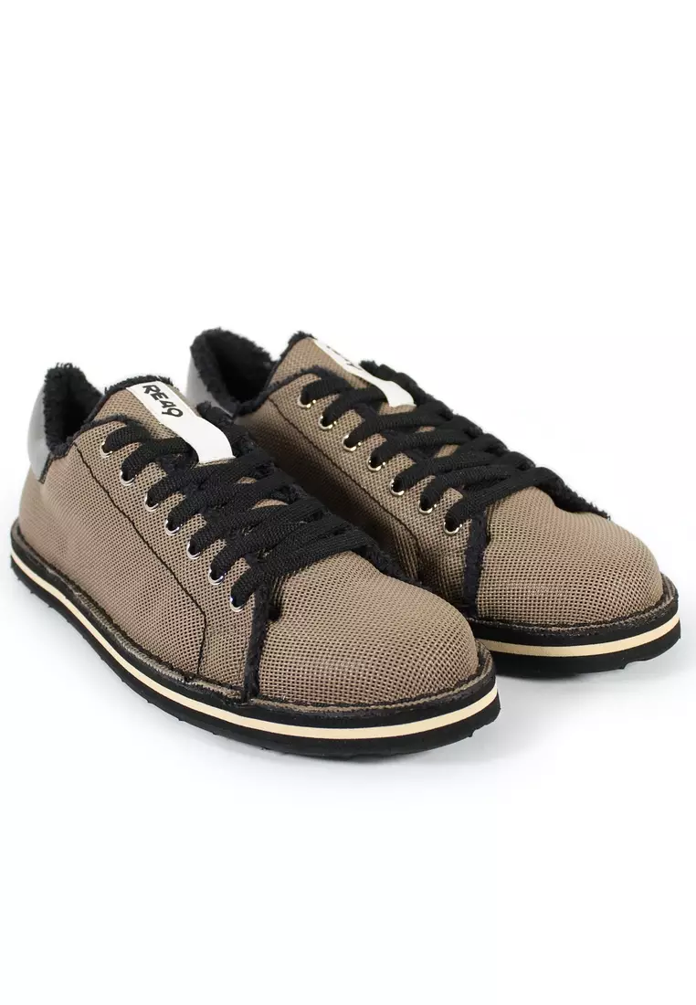 MARE LIFESTYLE Sneakers - Made from 100% Recycled Materials in Italy from Recycled beach beds and chairs fabric and car tyres for the soles. MARE LIFESTYLE sneakers - Light Brown