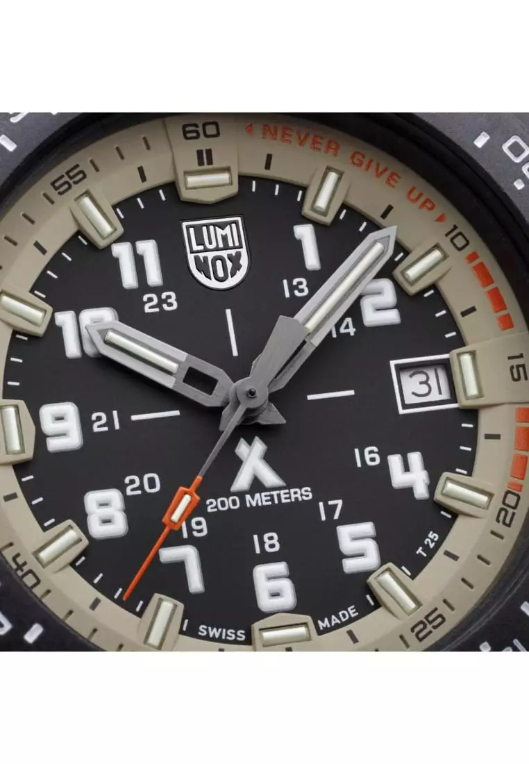 Luminox 1551 top