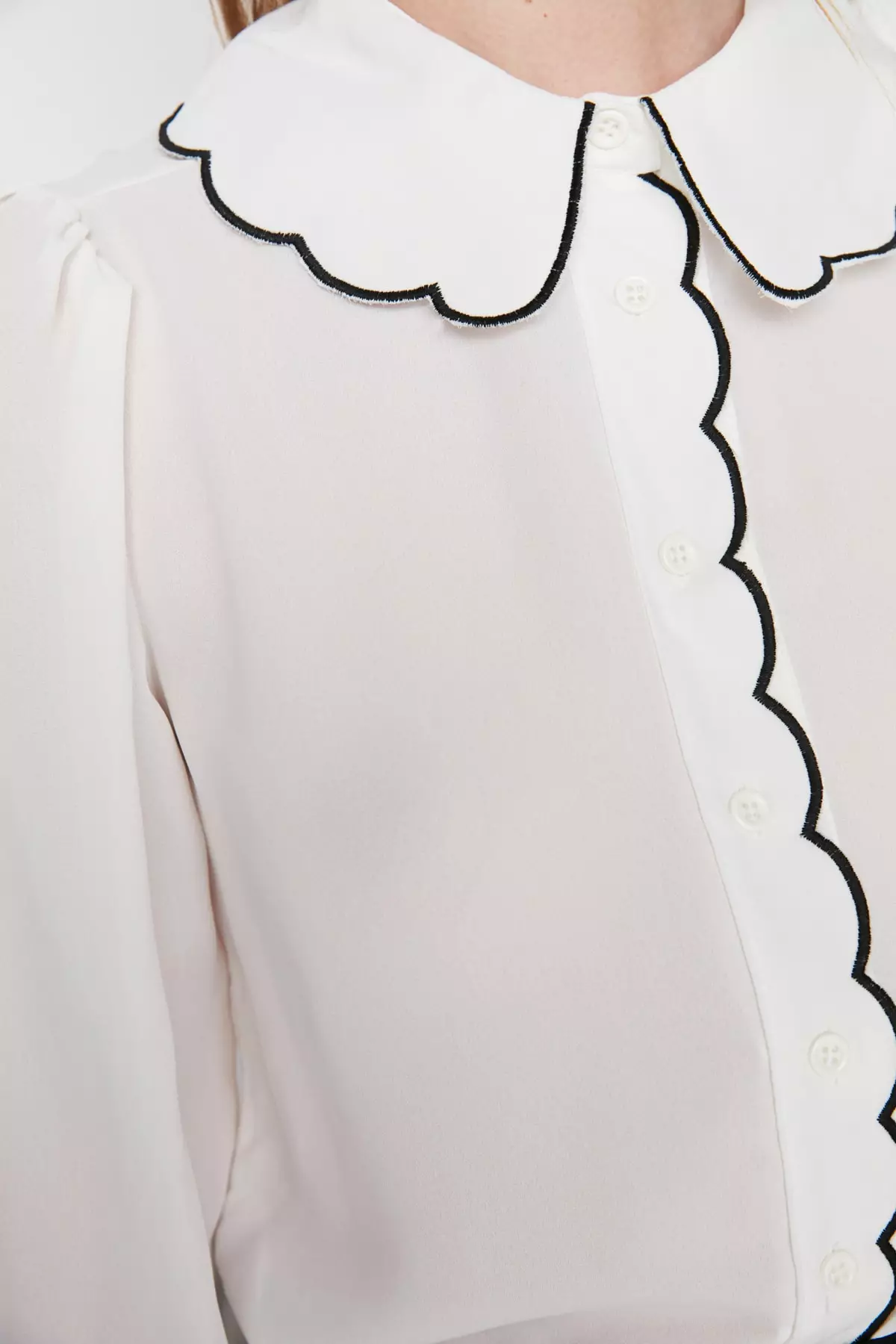 Scallop Trim Long Sleeves Blouse