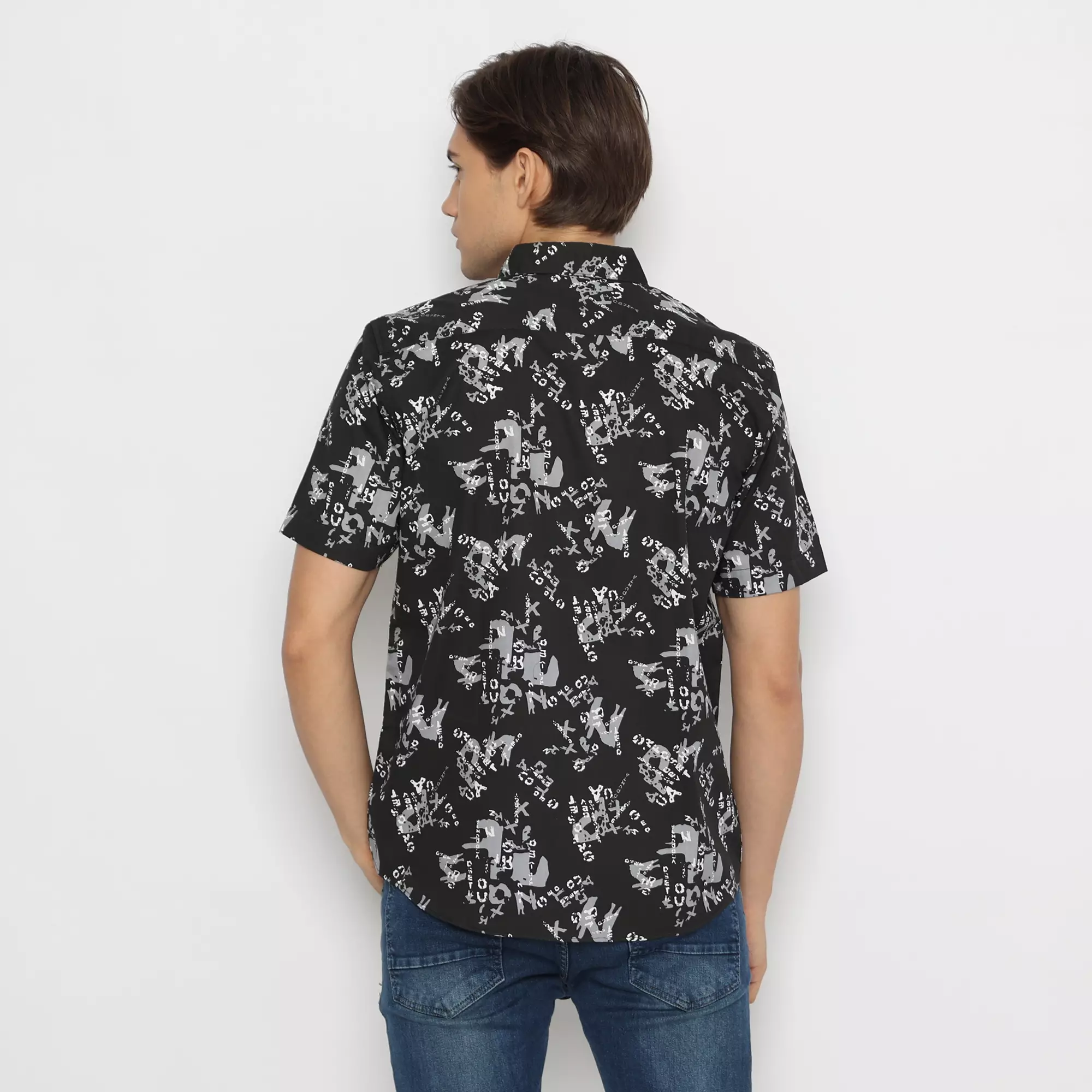 Platini Kemeja Motif Pria Lengan Pendek Hitam Katun 132203