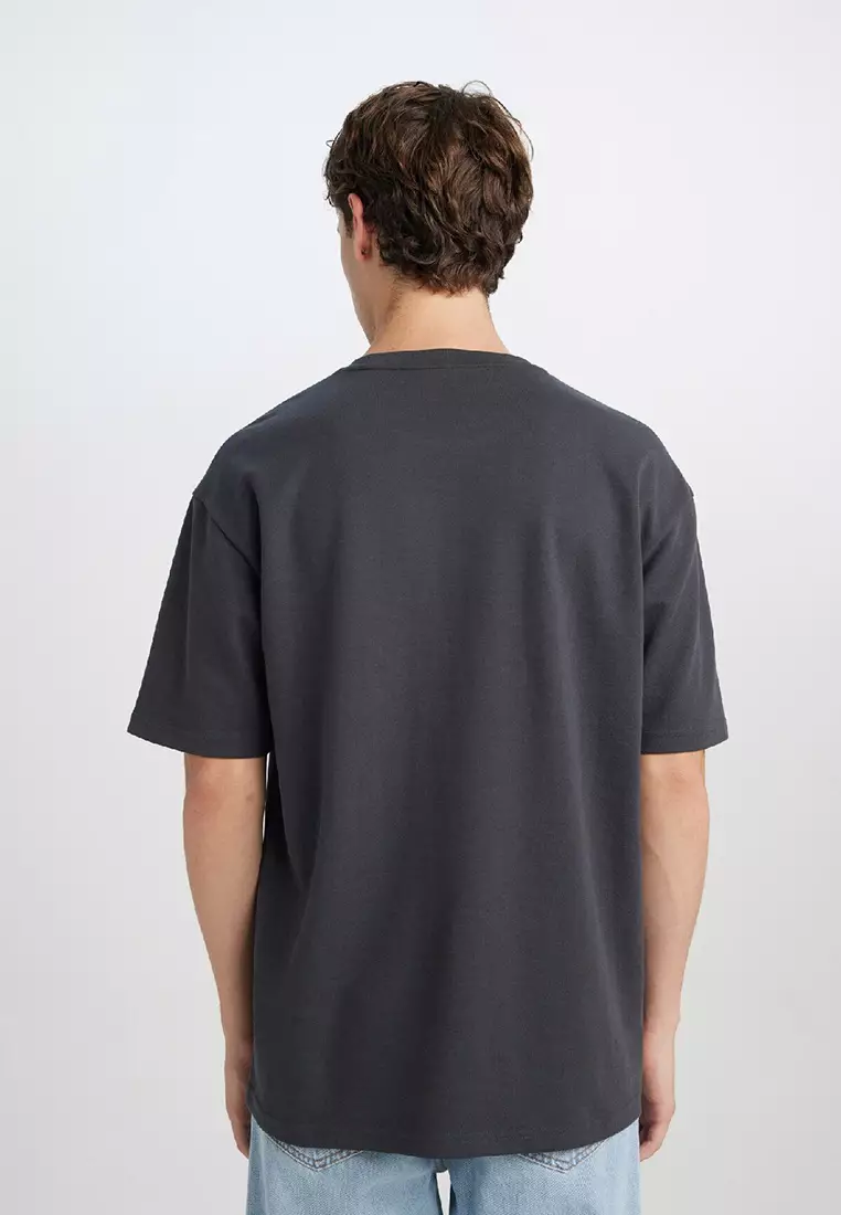 Crew Neck Graphic T-Shirt