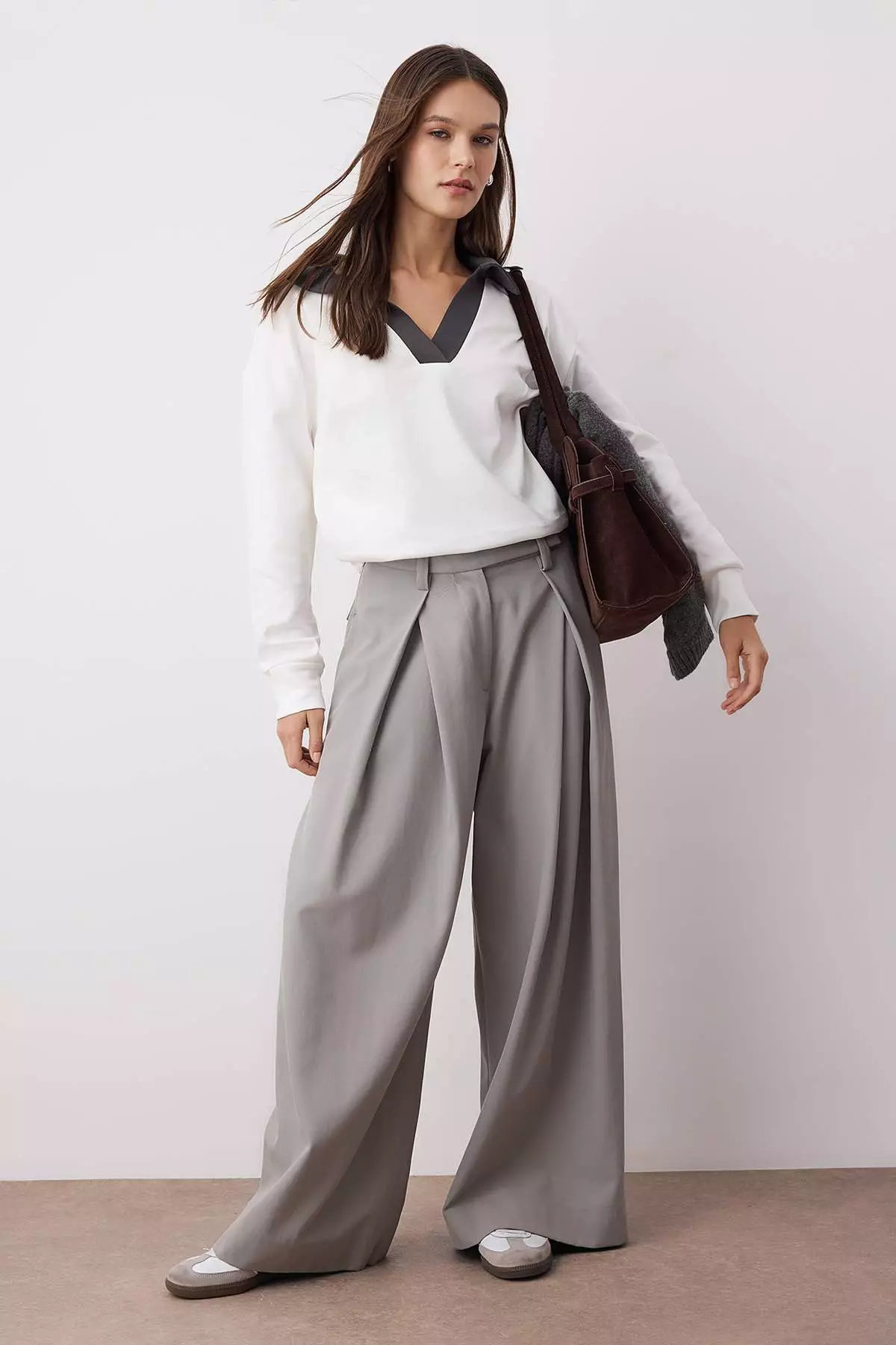 Ecru Color Block Polo Neck Relaxed/Comfortable Pattern Knitted Sweatshirt