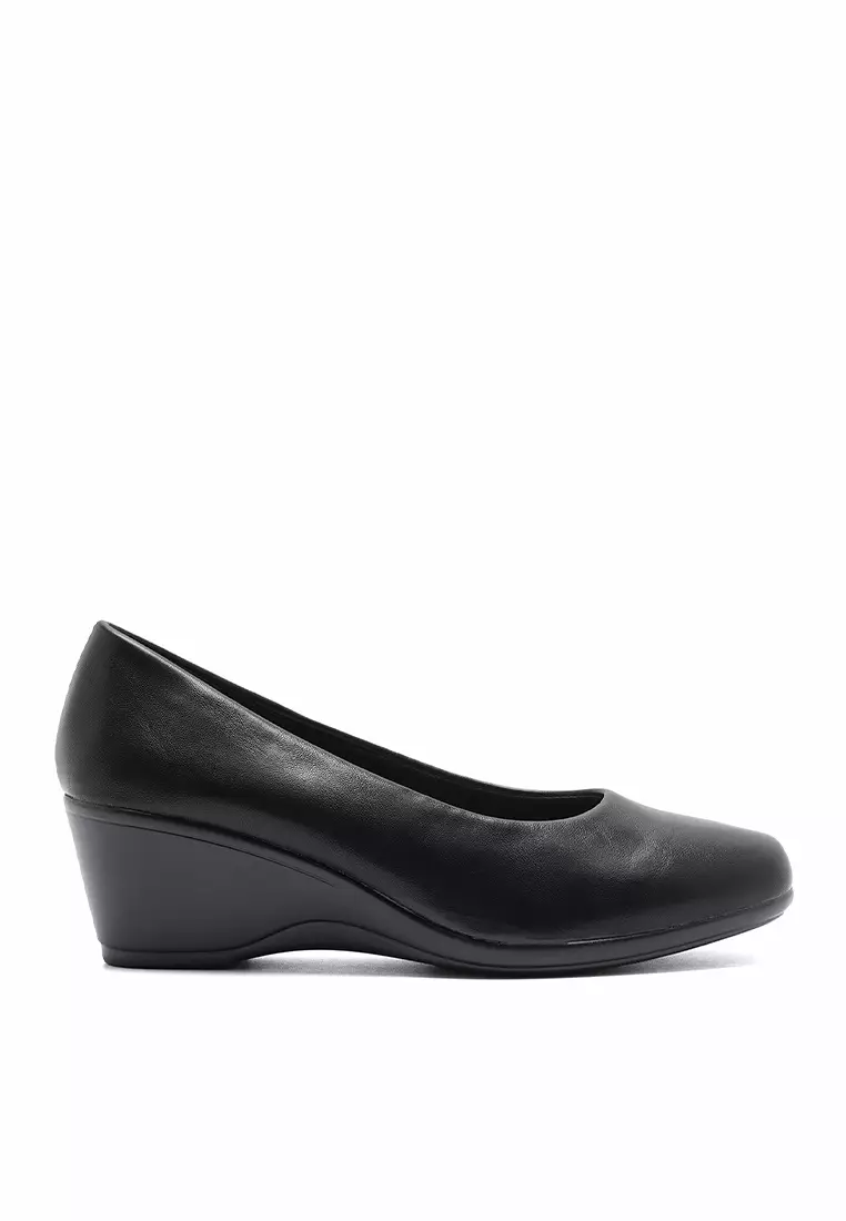 Discount on Figlia  shoes - SKU: Beckett Wedge Pumps 