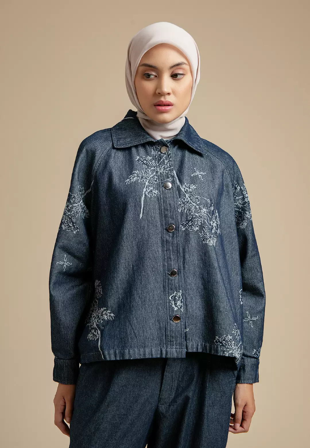 HijabChic Vianne Jacquard Denim Jacket - Jaket Denim Wanita Motif Bunga Elegan