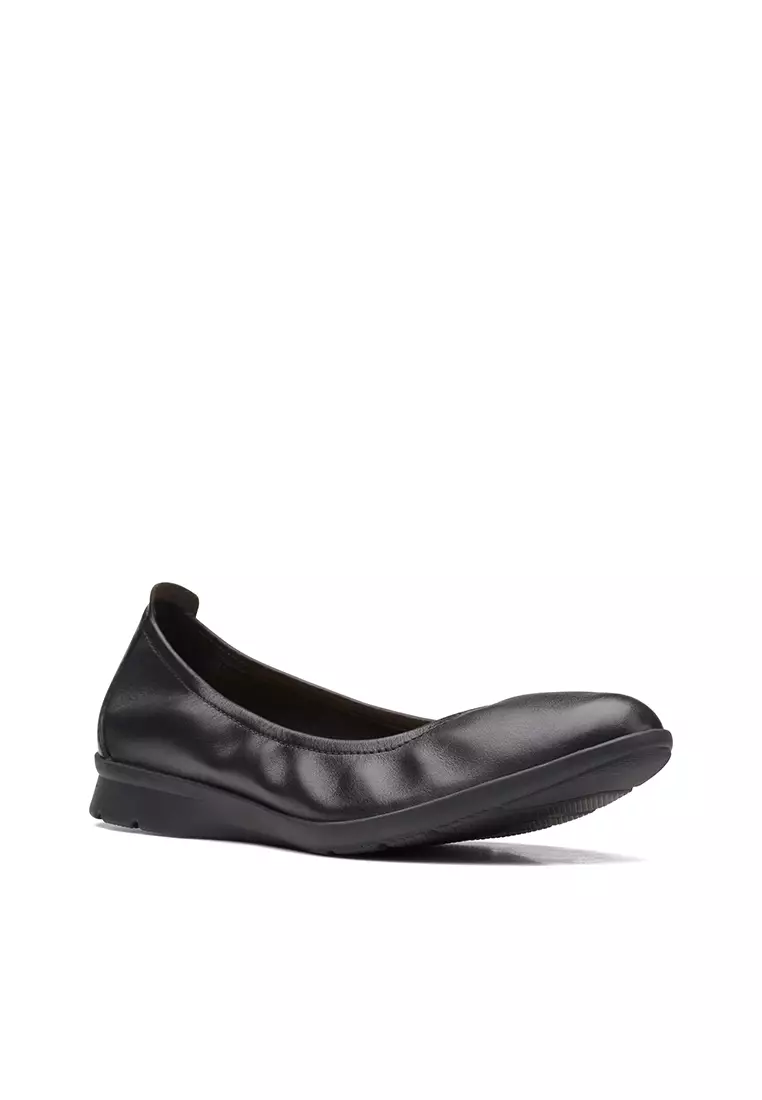 Discount on Clarks  shoes - SKU: Jenette Ease Flats Black