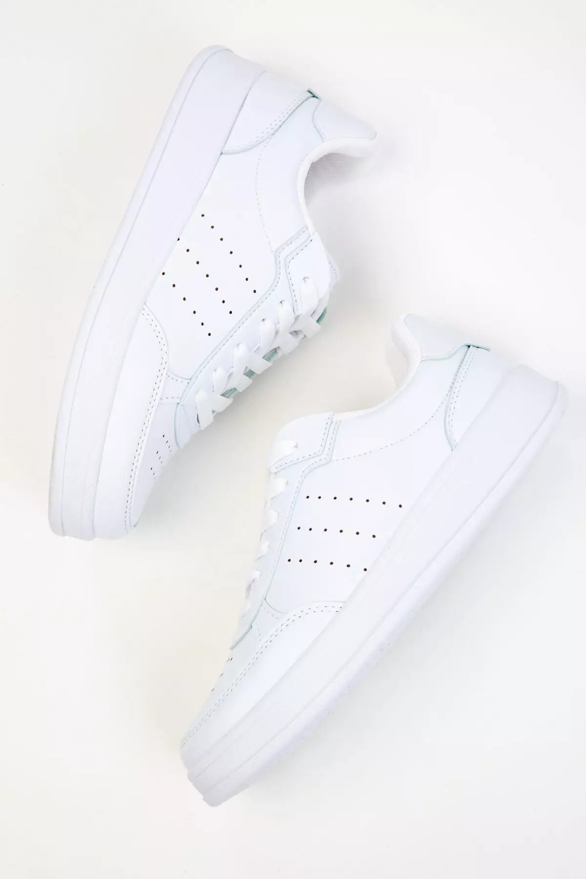Women's White Sneakers 20359