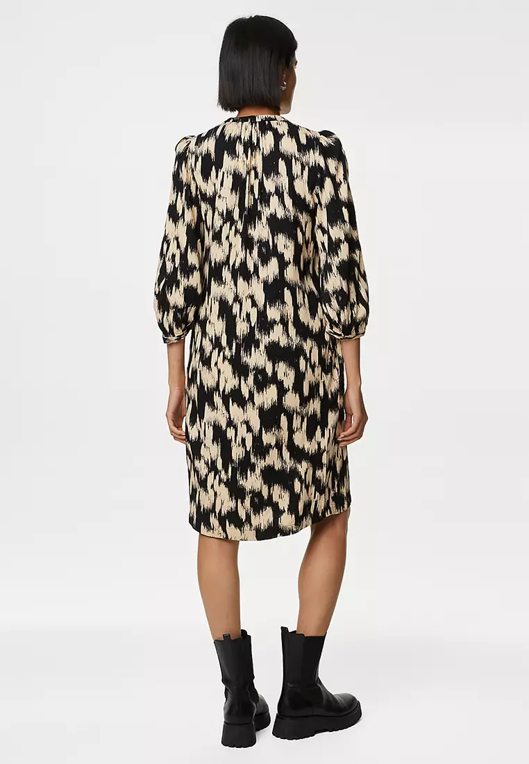 Printed V-Neck Knee Length Shift Dress